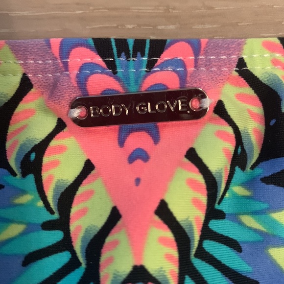 Body Glove Bikini Top.  DD cup Like New - Picture 8 of 8